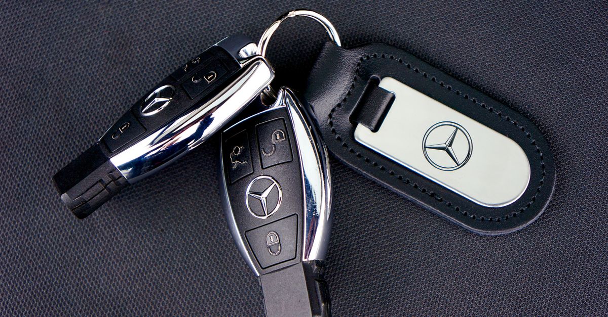 Nissan car key fob — Garden City Locksmith Services